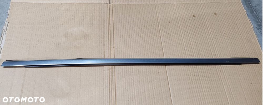 Listwa zgarniająca chrom prawa tył tylna Infiniti Q30 15-19 - 1