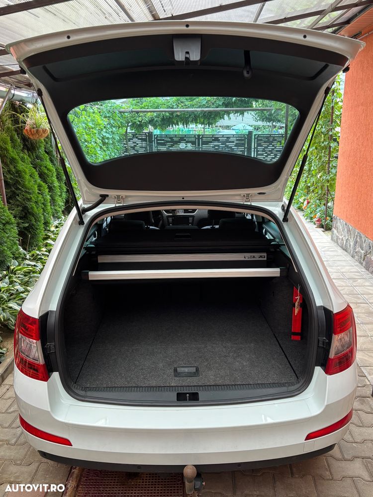 Skoda Octavia 2.0 TDI DSG Style - 6
