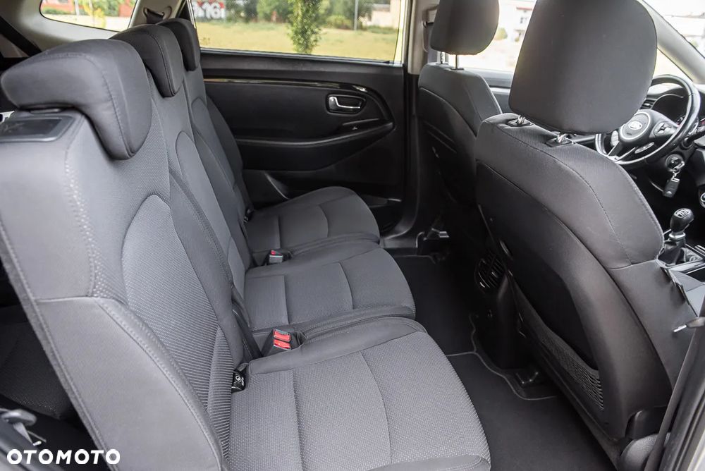 Kia Carens - 28