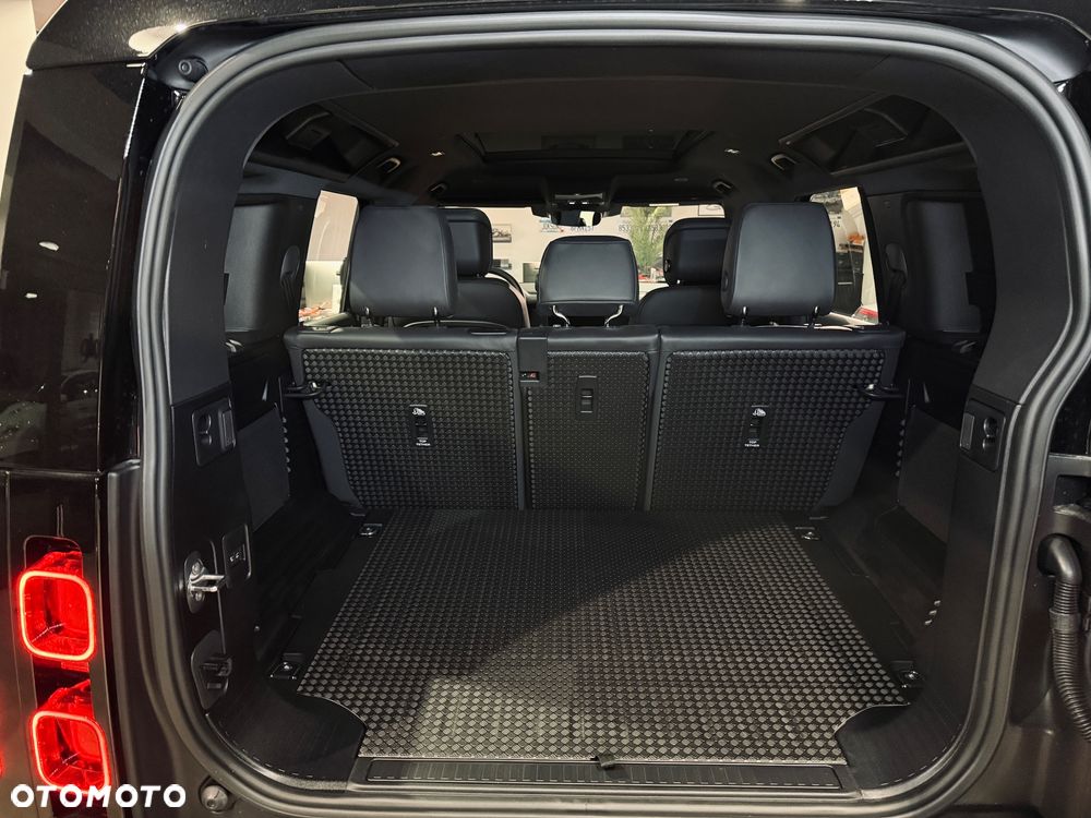 Land Rover Defender 2.0 D240 HSE - 29