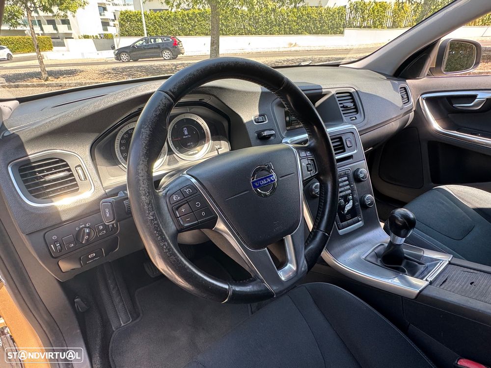 Volvo V60 2.0 D3 Momentum - 14