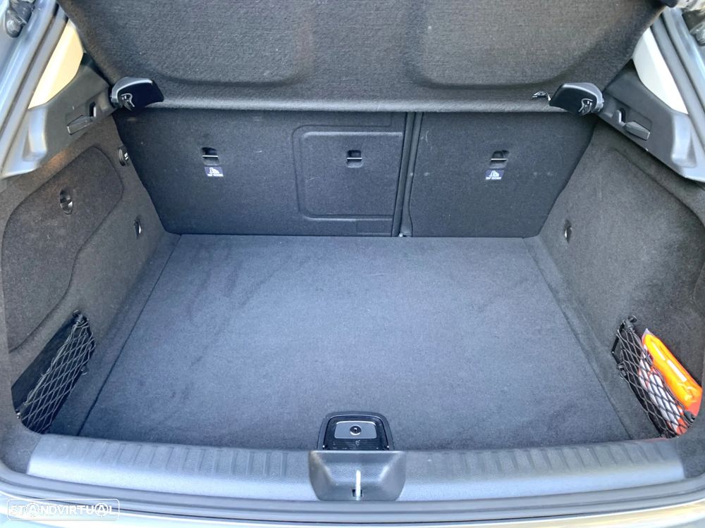 Mercedes-Benz GLA 180 d Urban - 16