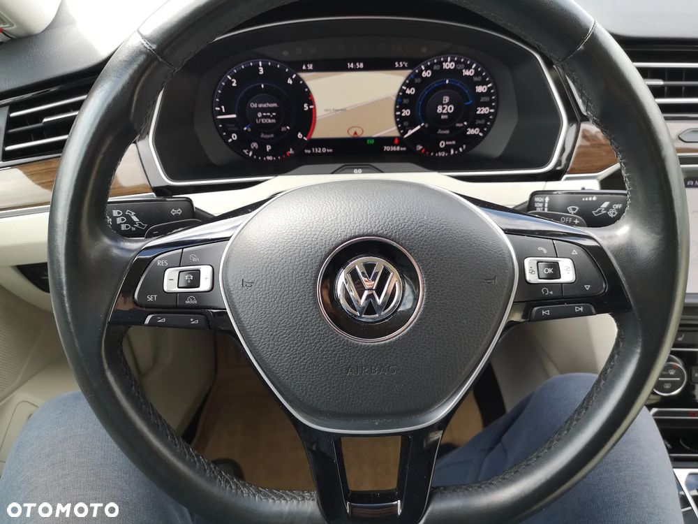 Volkswagen Passat - 32