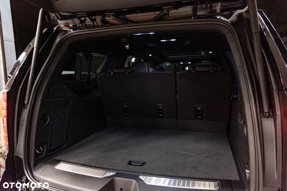 Chevrolet Suburban - 10