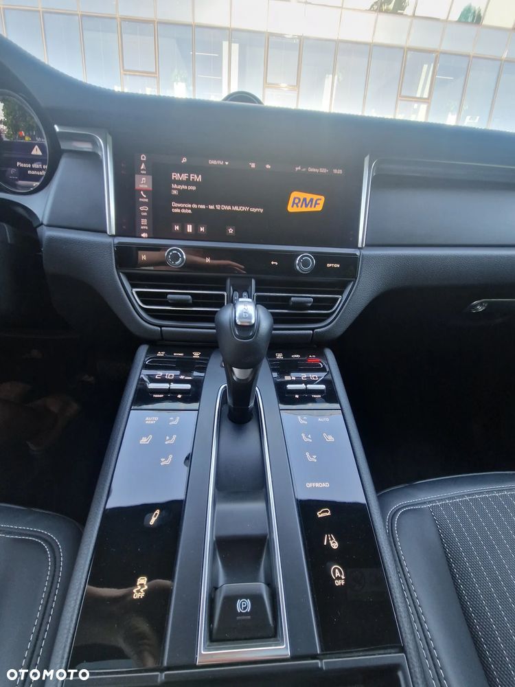 Porsche Macan T - 16