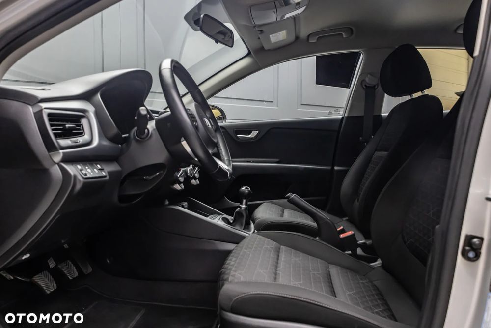 Kia Rio 1.2 L - 11