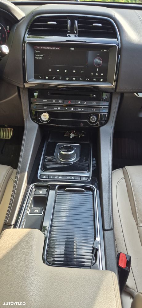 Jaguar F-Pace D200 AWD R-Dynamic Black - 5