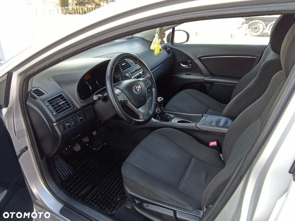 Toyota Avensis 2.0 D-4D - 16