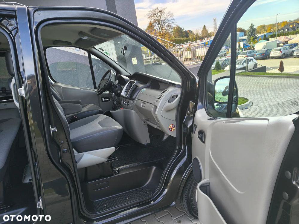 Renault Trafic Grand Passenger Black Edition - 11