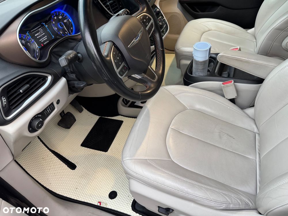 Chrysler Pacifica - 13