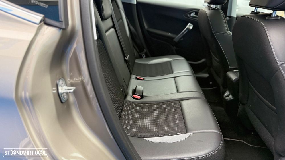 Peugeot 2008 1.2 PureTech Allure EAT6 - 7