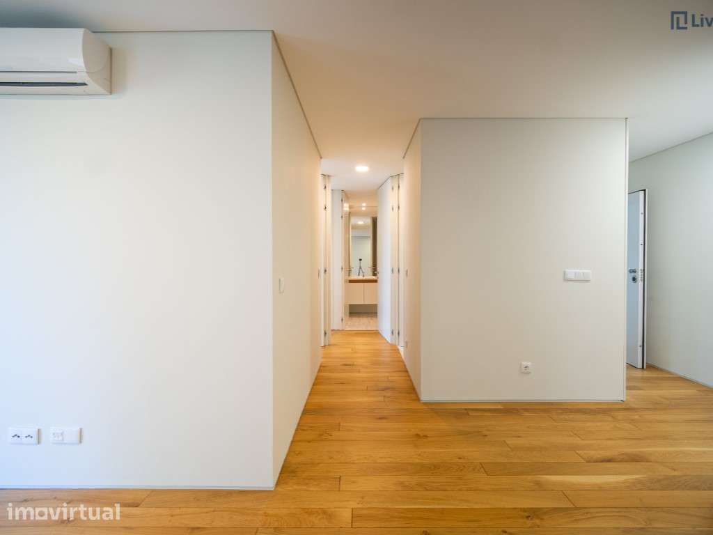 Apartamento T2 na Rua Duque de Loulé - Grande imagem: 2/14