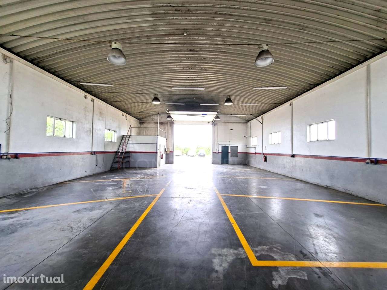 Armazém Industrial com 220m2 em Atouguia da Baleia - Grande imagem: 5/12