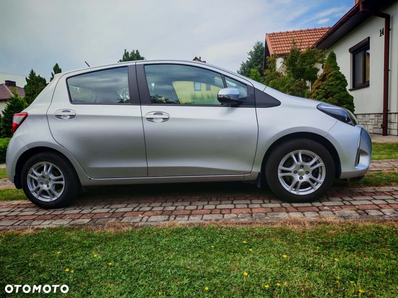 Toyota Yaris 2017 photo 2