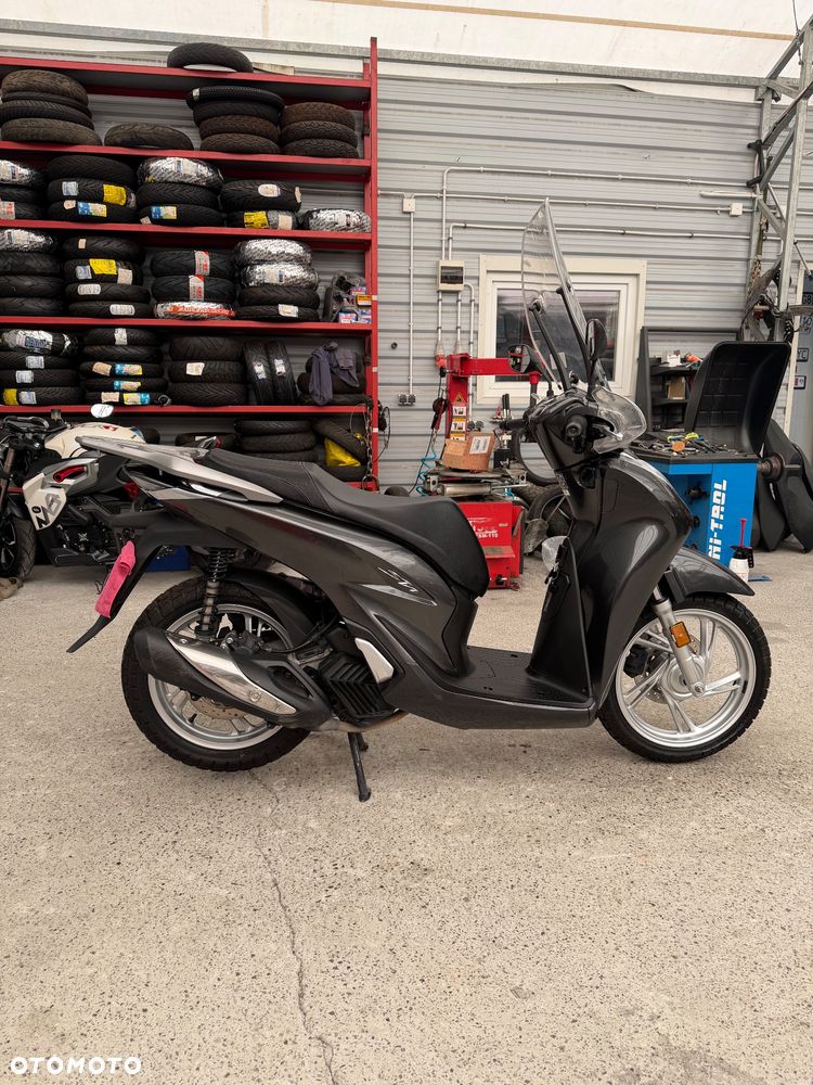 Honda SH - 9