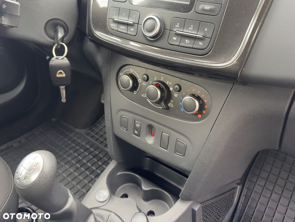 Dacia Logan TCe 90 S&S Celebration - 18