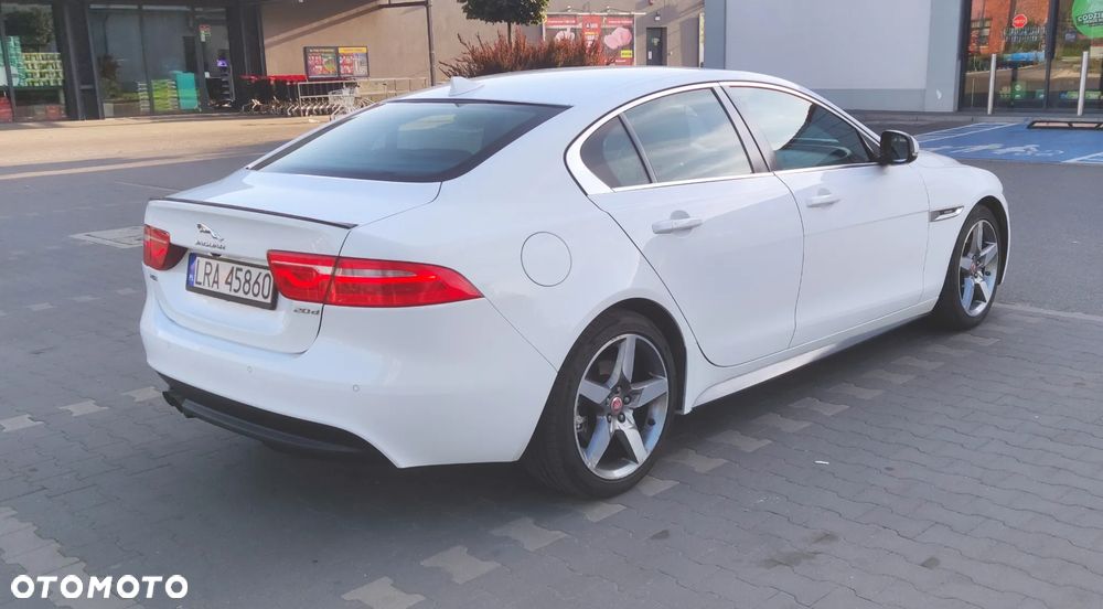 Jaguar XE 20d R-Sport - 12
