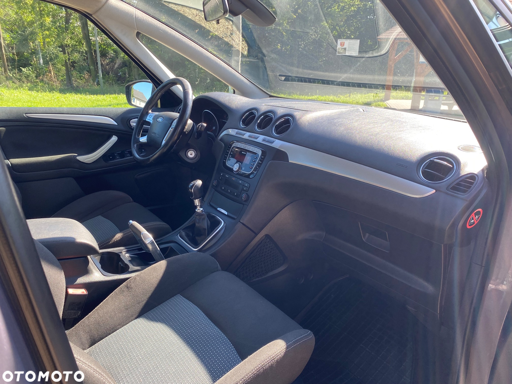 Ford S-Max - 11