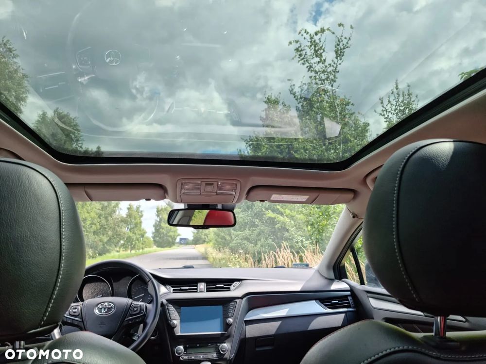 Toyota Avensis 1.8 Selection MS - 9