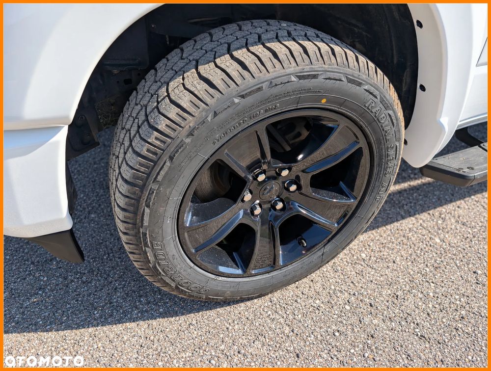 RAM 1500 Crew Cab Shortbed Bighorn - 10