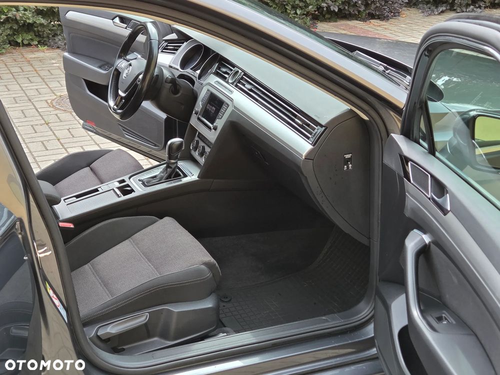 Volkswagen Passat 2.0 TDI SCR DSG Comfortline - 19