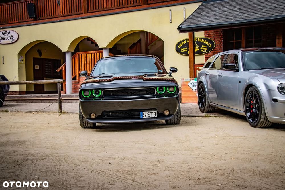 Dodge Challenger - 11