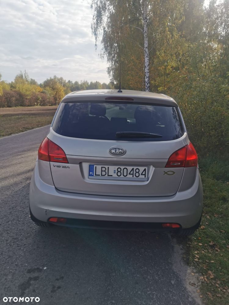 Kia Venga 2010 photo 2
