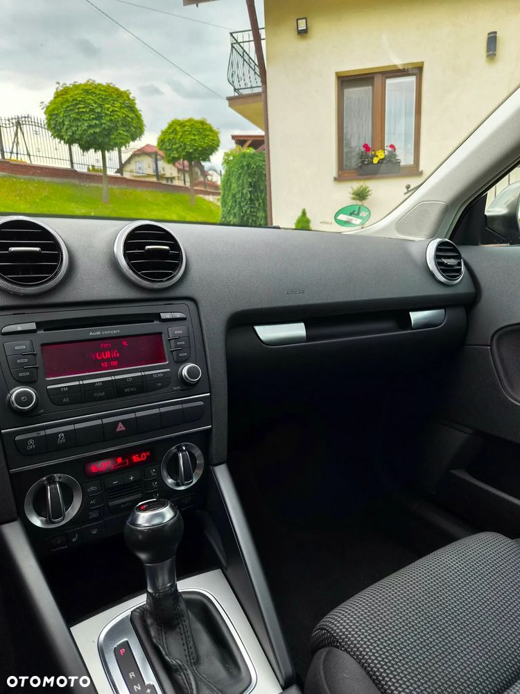 Audi A3 Sportback 1.6 TDI DPF S tronic Ambiente - 12