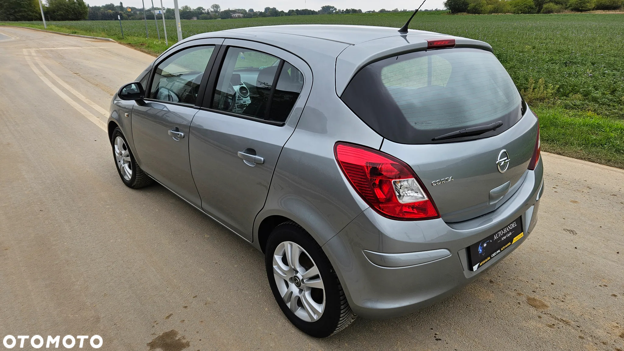 Opel Corsa 1.2 16V Cosmo - 3