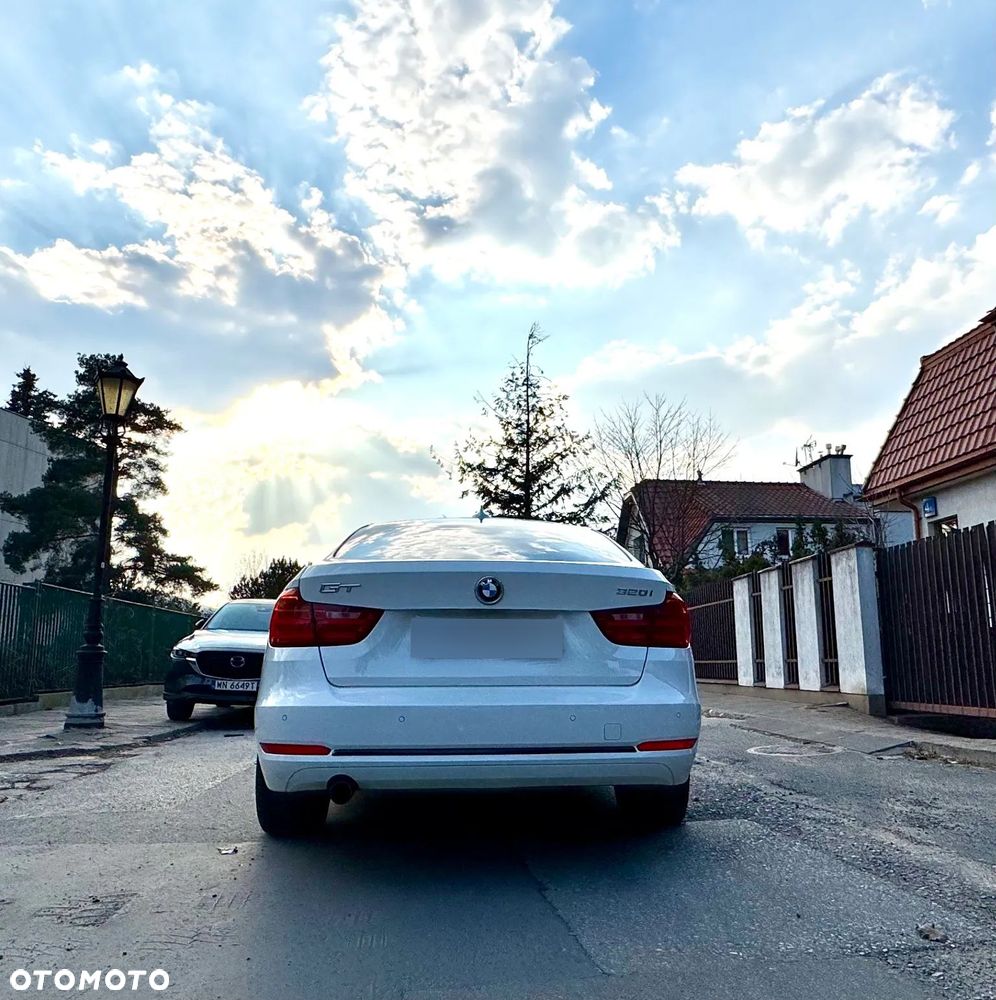 BMW Seria 3 320i Sport Line - 26
