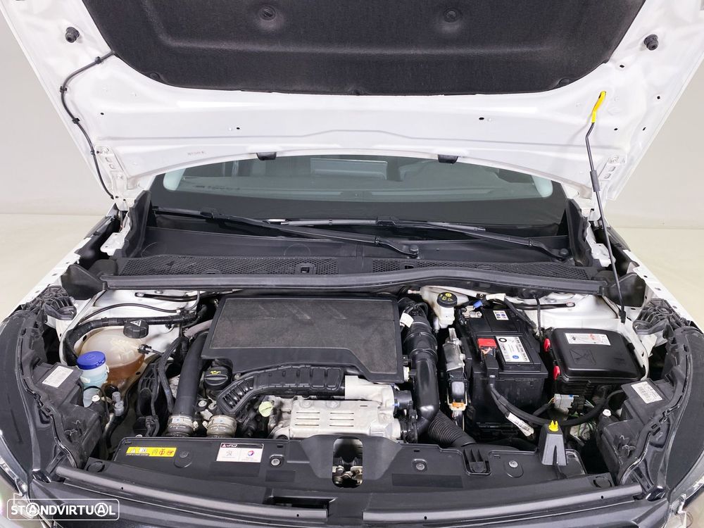 Peugeot 2008 1.2 PureTech Allure Pack EAT8 - 22