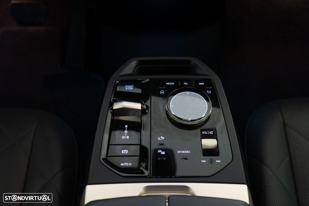 BMW iX xDrive 40 Pack Desportivo - 29