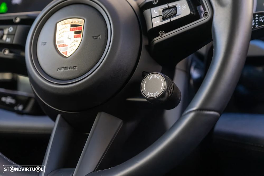 Porsche Taycan Cross Turismo 4 - 20