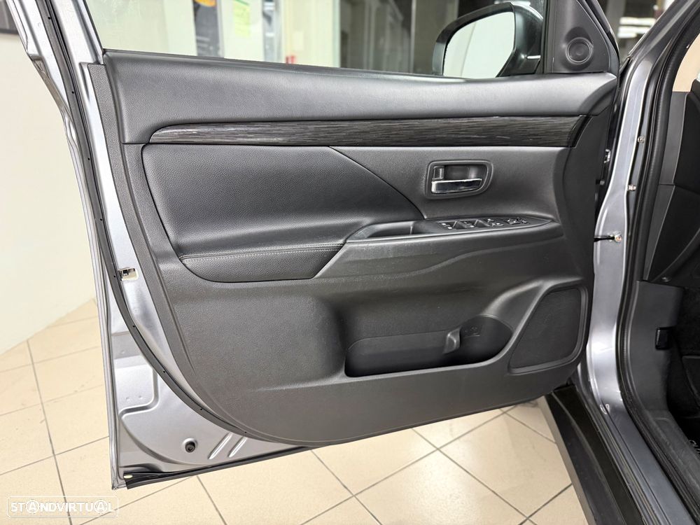 Mitsubishi Outlander 2.2 DI-D Instyle Navi - 14