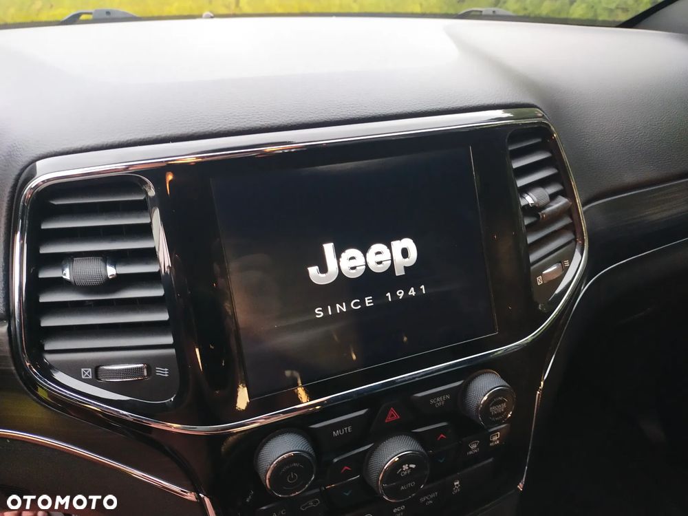 Jeep Grand Cherokee - 16