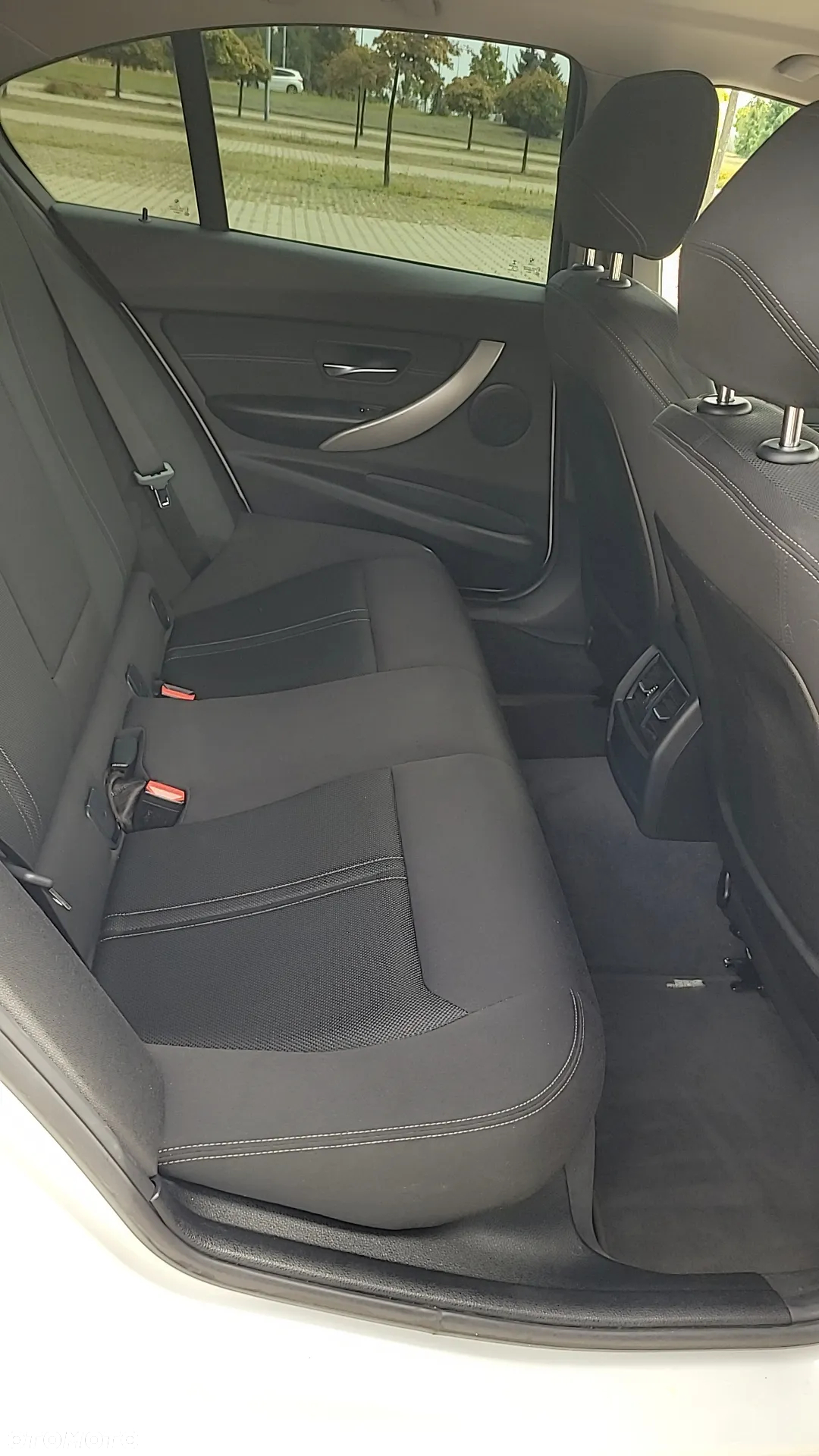 BMW Seria 3 318i - 24