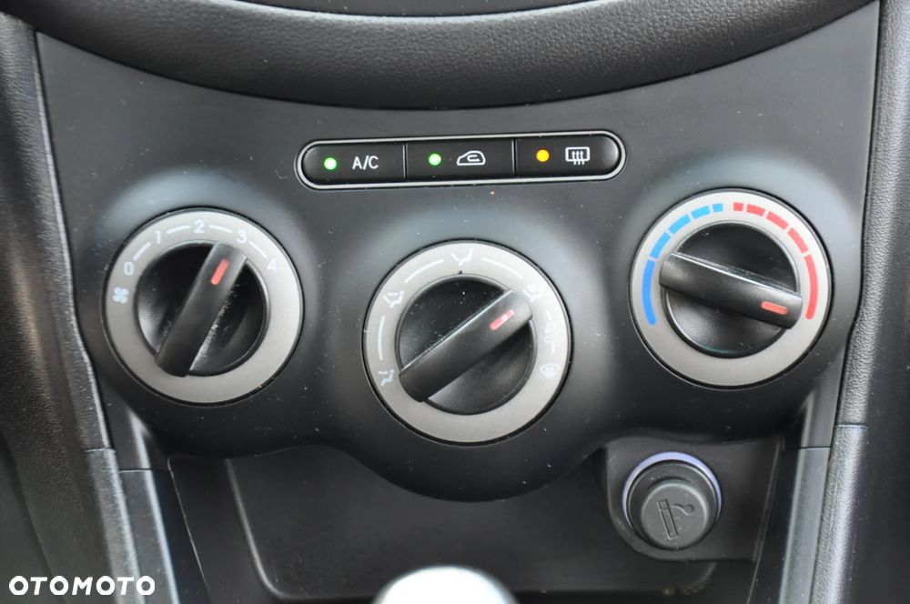 Hyundai i10 1.1 Edition 20 - 22