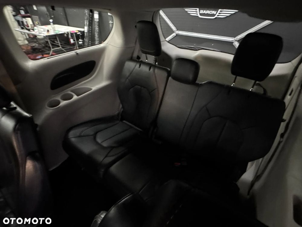 Chrysler Pacifica - 18