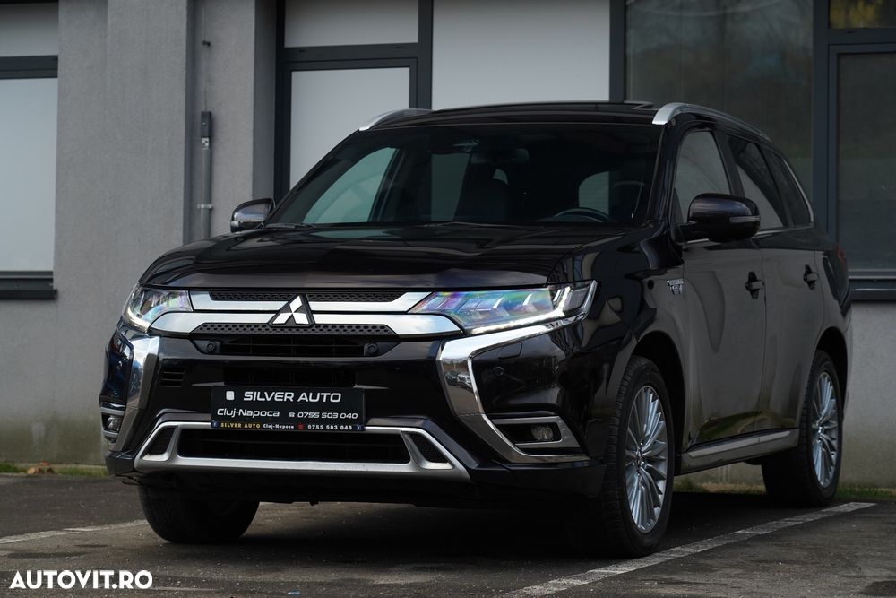 Mitsubishi Outlander ver-2-4-4wd-plug--in-hybrid-top - 2