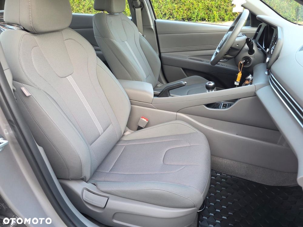 Hyundai Elantra 1.6 Smart - 25