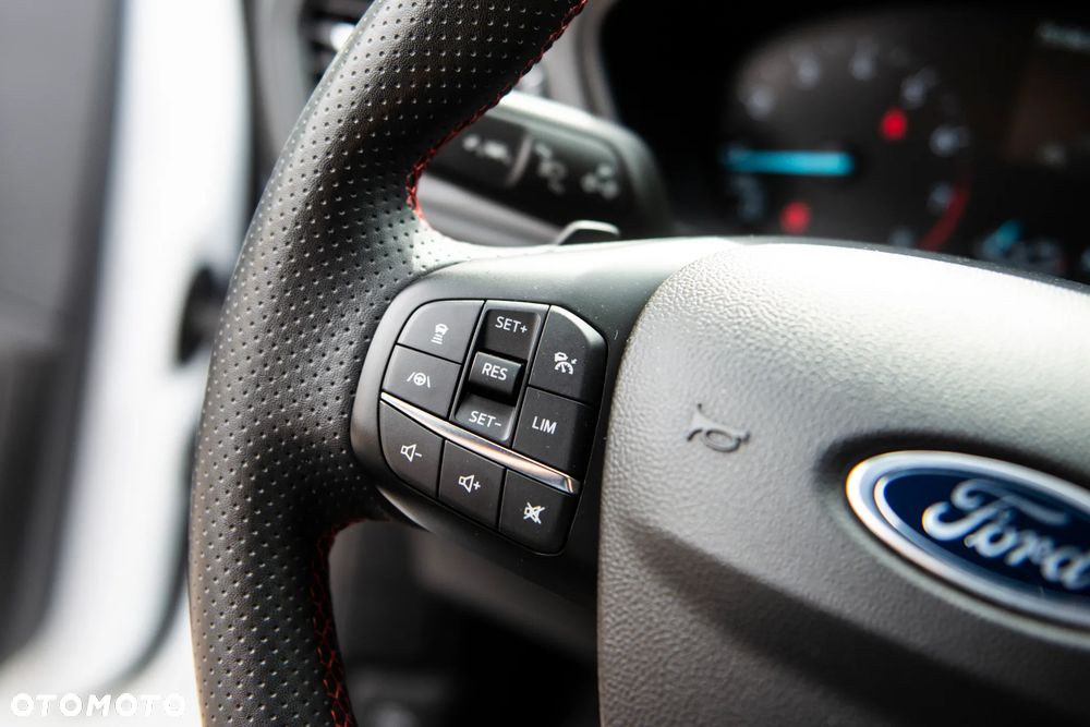 Ford Focus 1.0 EcoBoost Hybrid ST-LINE - 26
