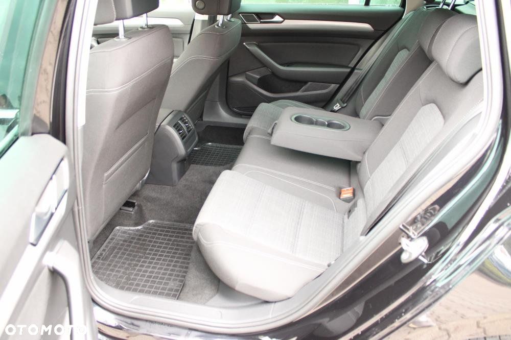 Volkswagen Passat - 10