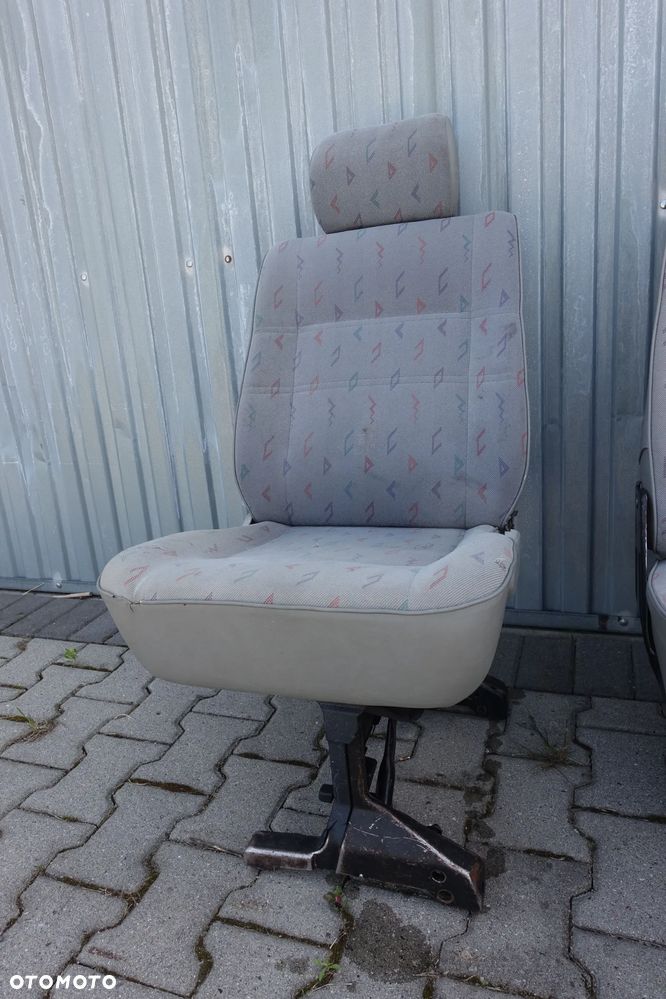 KANAPA FOTEL KOZIOŁEK PRAWY TYŁ VW T4 - 8