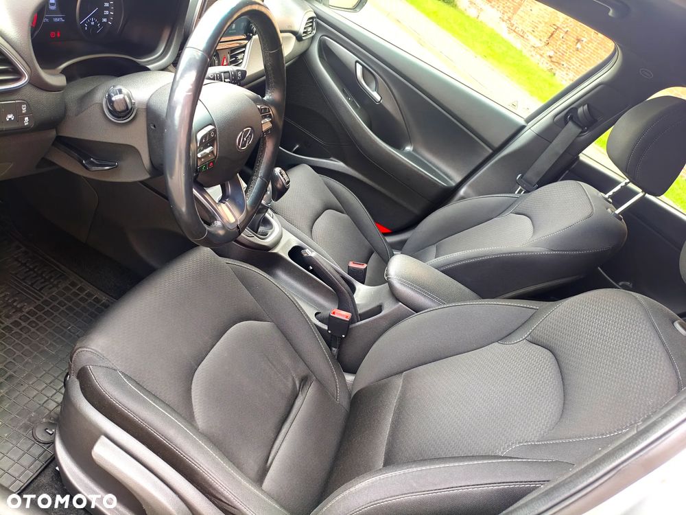 Hyundai i30 1.6 D Comfort - 12