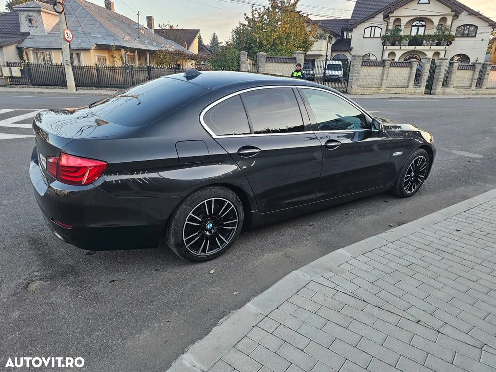 BMW Seria 5 525d Touring Sport-Aut. Luxury Line - 12