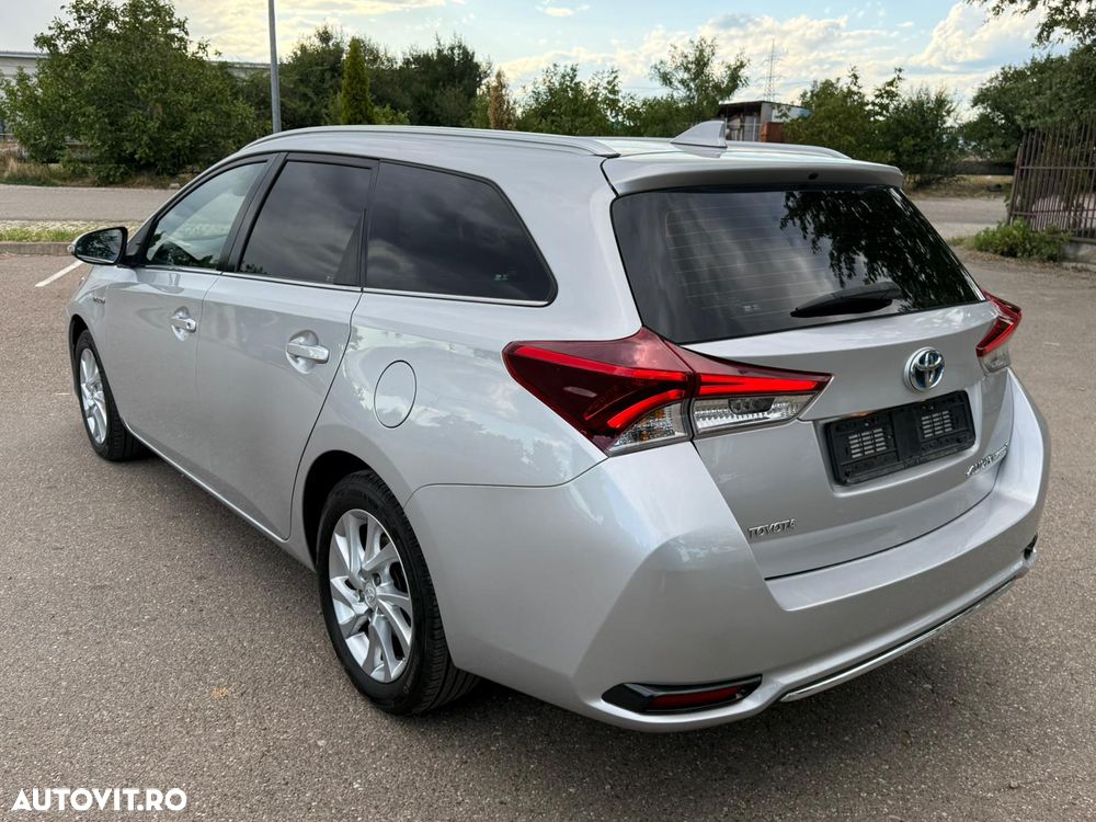 Toyota Auris 1.8 L VVT-i Hybrid Sol + - 3