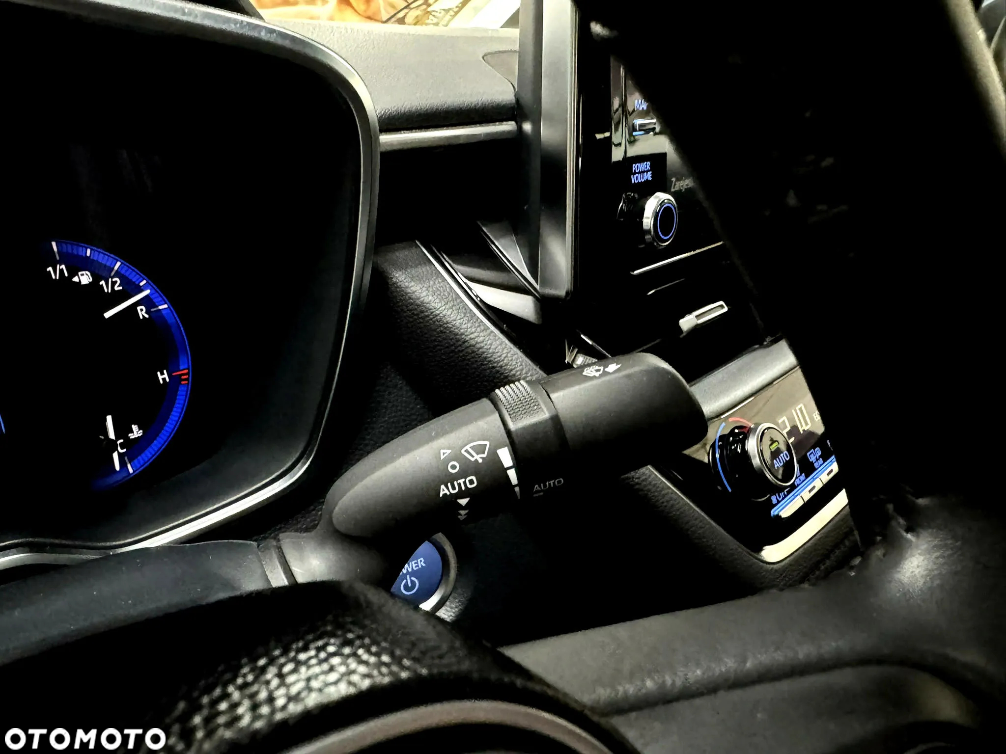 Toyota Corolla 1.8 Hybrid GPF Comfort - 24