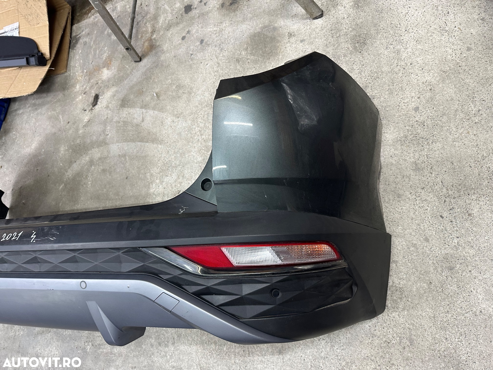 Bara spate HYUNDAI TUCSON an 2021 cu 4 senzori si ornamente ( are mic defect) - 4