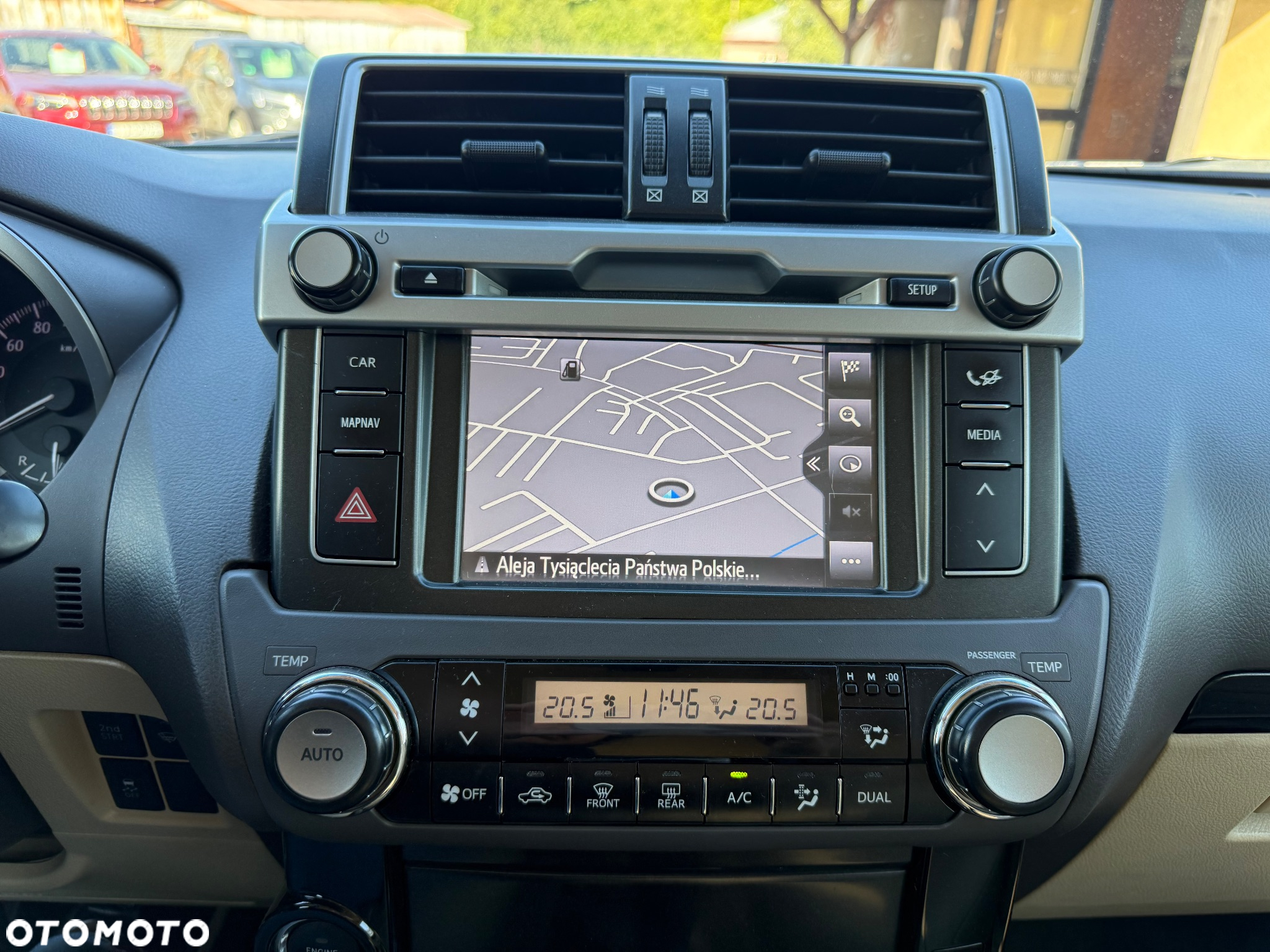Toyota Land Cruiser - 32