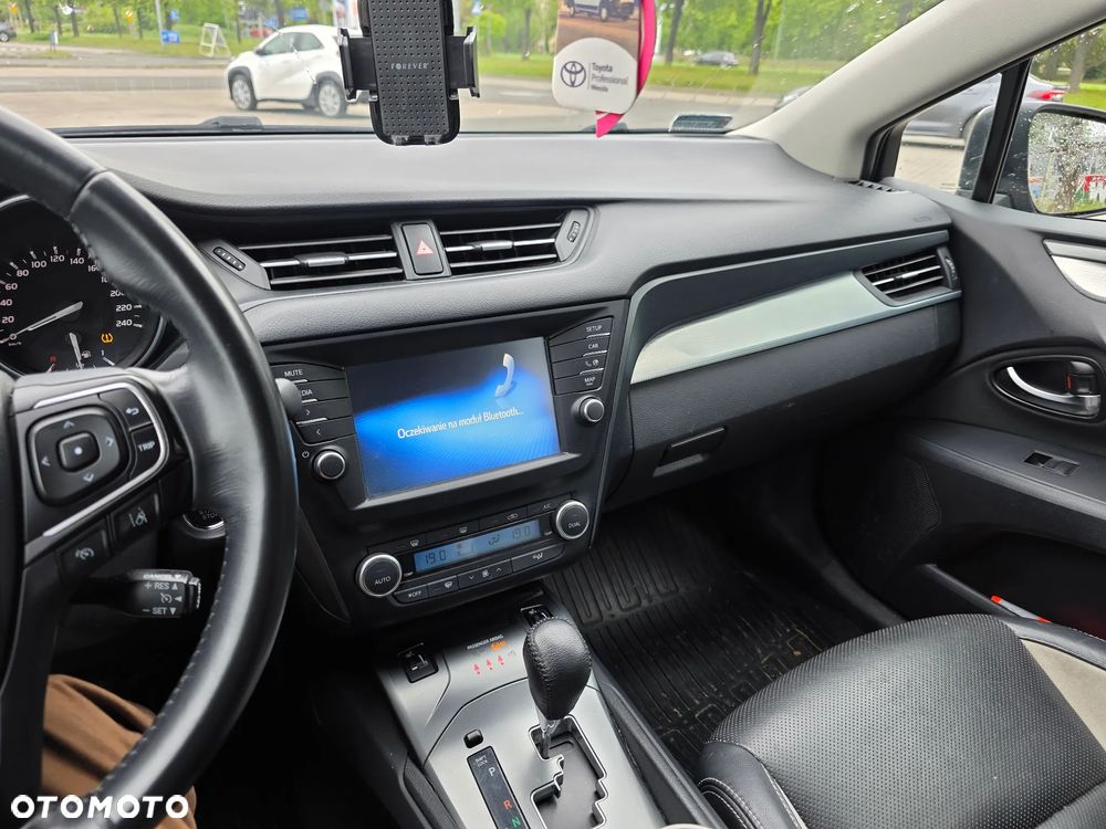 Toyota Avensis - 8
